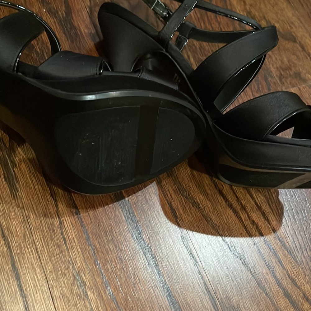 Shoes - Picture 3 of 6